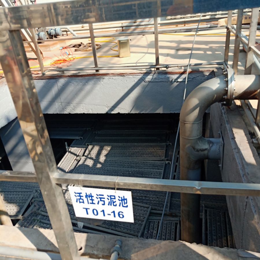 台南新營科技公司污水池內部噴砂施作防水塗料
