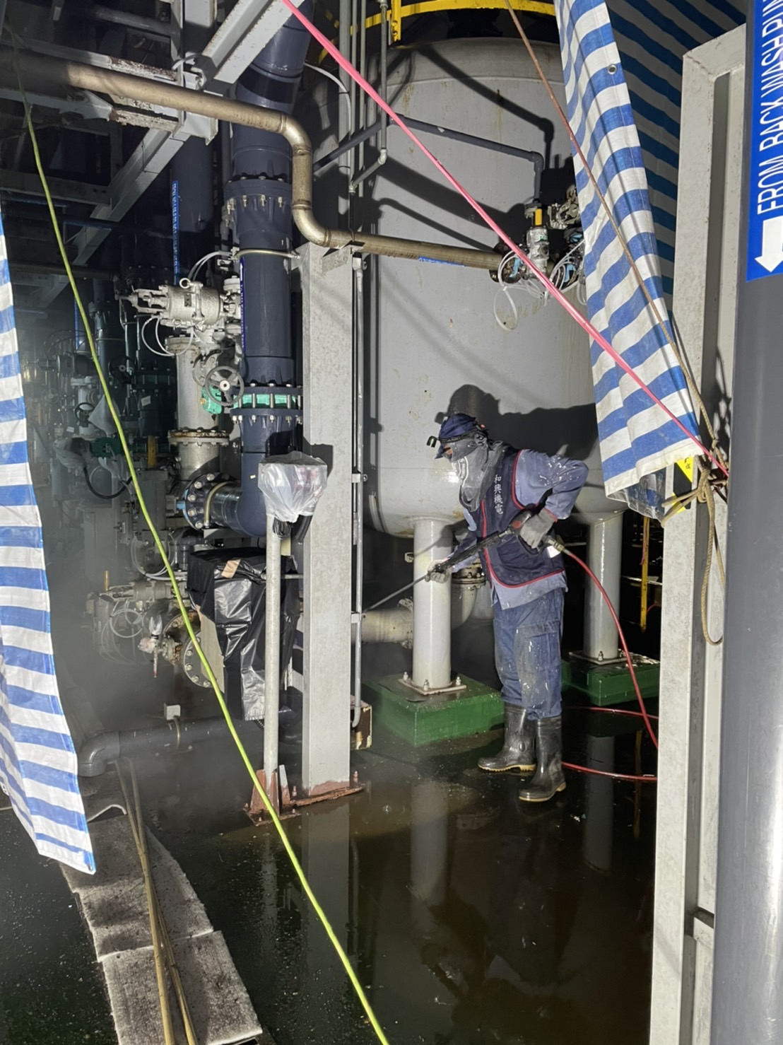 南科廠區內水槽管路水刀除銹機械研磨拋光油漆工程