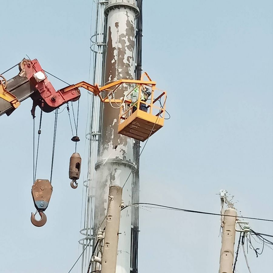電信塔架除銹噴漆工程